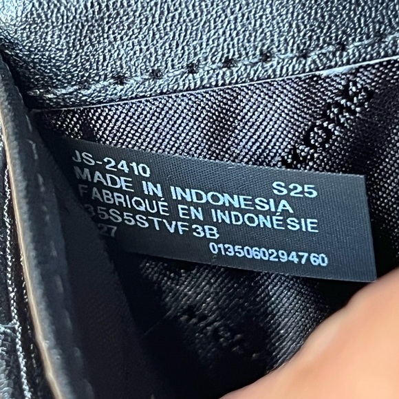 Michael Kors Wallet🎈🎈 - Picture 8 of 9